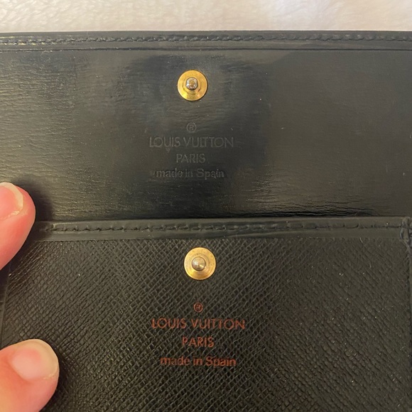 Authentic Louis Vuitton Black Epi Trifold Wallet And 4 Ring Key/Card Holder - Picture 7 of 14